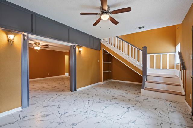 2402 21st Avenue N, Texas City, TX 77590