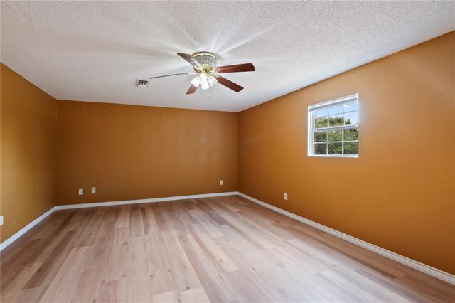 2402 21st Avenue N, Texas City, TX 77590