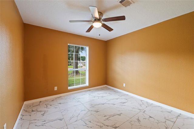 2402 21st Avenue N, Texas City, TX 77590