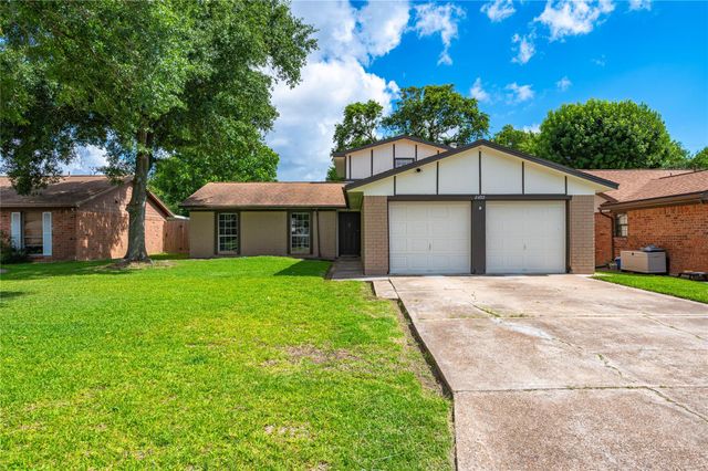 2402 21st Avenue N, Texas City, TX 77590
