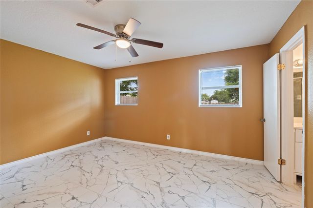 2402 21st Avenue N, Texas City, TX 77590