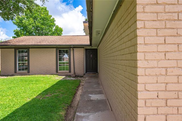 2402 21st Avenue N, Texas City, TX 77590