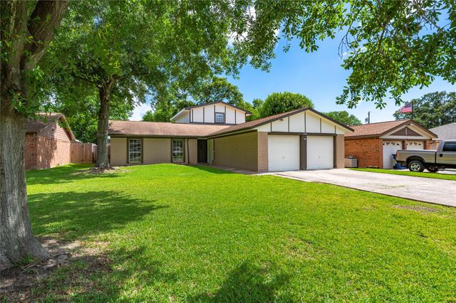2402 21st Avenue N, Texas City, TX 77590