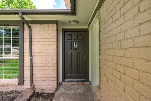 2402 21st Avenue N, Texas City, TX 77590