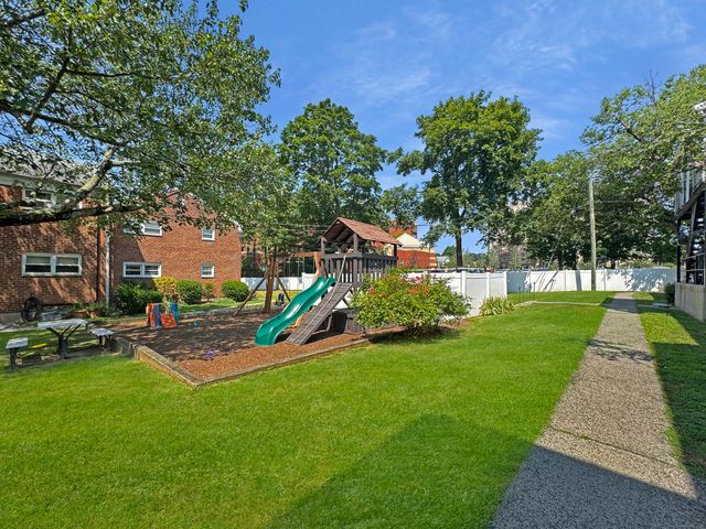 104 Strawberry Hill Avenue 2, Stamford, CT 06902