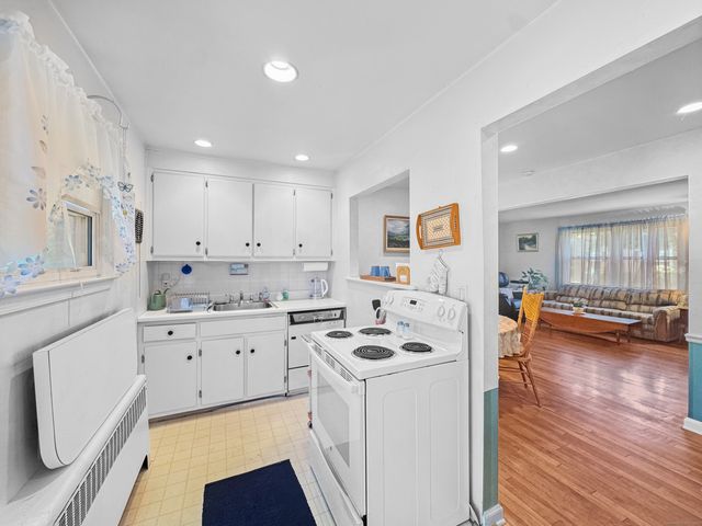 104 Strawberry Hill Avenue 2, Stamford, CT 06902