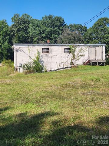 2015 24th Street NE, Hickory, NC 28601