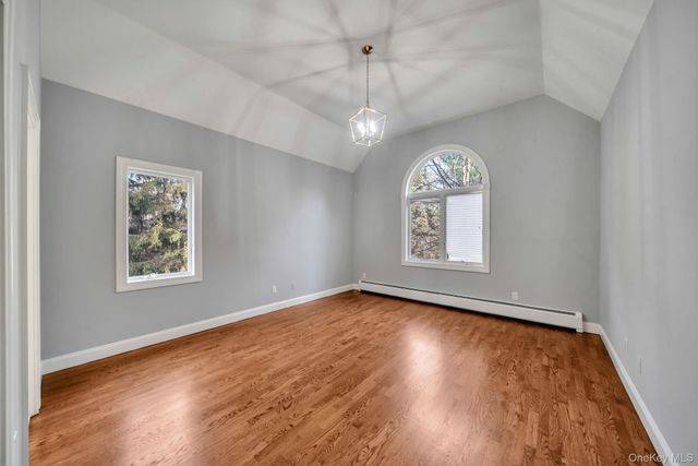 7 Hampton Road, Airmont, NY 10901