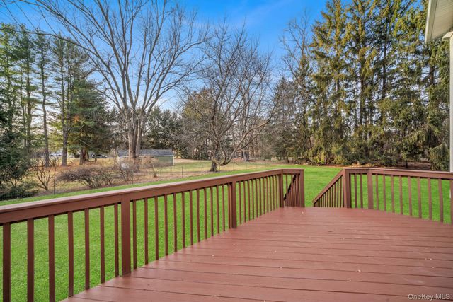 7 Hampton Road, Airmont, NY 10901