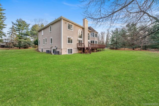 7 Hampton Road, Airmont, NY 10901