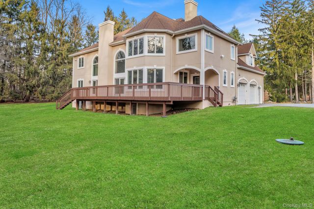 7 Hampton Road, Airmont, NY 10901