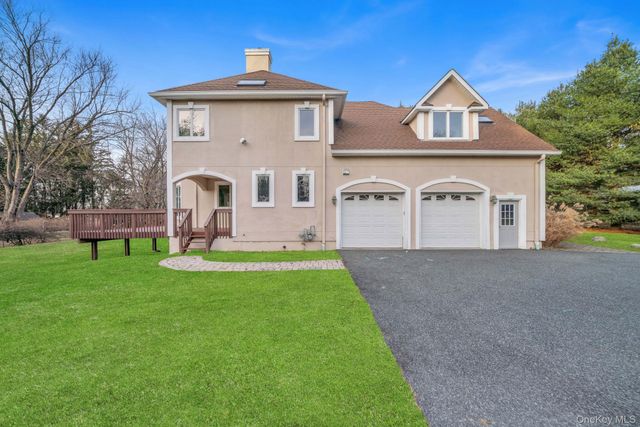 7 Hampton Road, Airmont, NY 10901