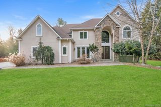 7 Hampton Road, Airmont, NY 10901