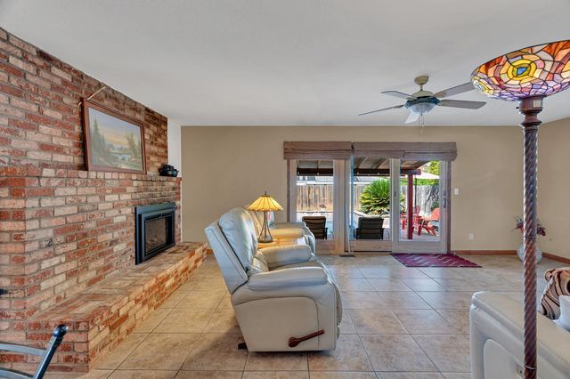 4831 Cameron Ranch Dr, Carmichael, CA 95608