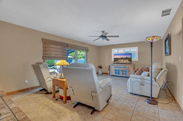 4831 Cameron Ranch Dr, Carmichael, CA 95608