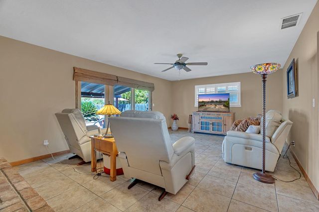 4831 Cameron Ranch Dr, Carmichael, CA 95608