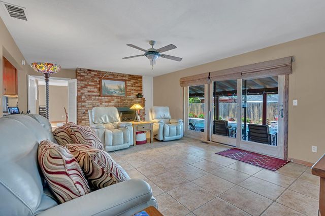 4831 Cameron Ranch Dr, Carmichael, CA 95608