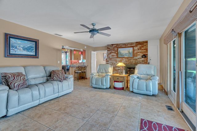 4831 Cameron Ranch Dr, Carmichael, CA 95608