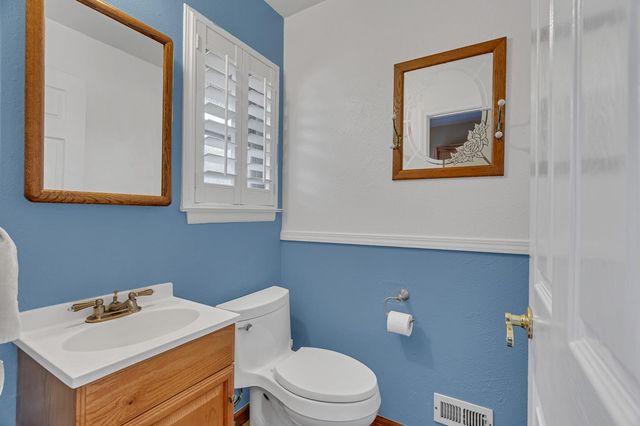 4831 Cameron Ranch Dr, Carmichael, CA 95608