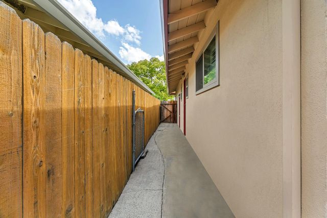 4831 Cameron Ranch Dr, Carmichael, CA 95608