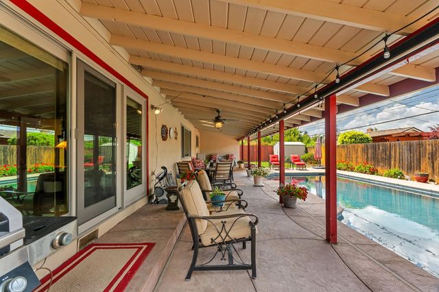 4831 Cameron Ranch Dr, Carmichael, CA 95608