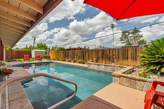 4831 Cameron Ranch Dr, Carmichael, CA 95608