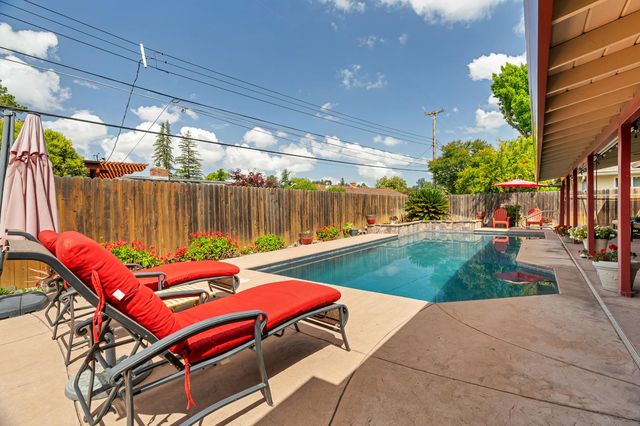 4831 Cameron Ranch Dr, Carmichael, CA 95608