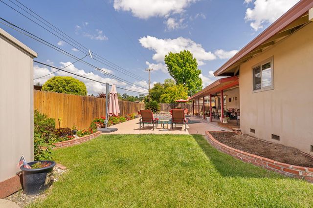 4831 Cameron Ranch Dr, Carmichael, CA 95608