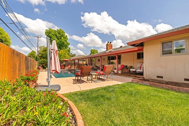 4831 Cameron Ranch Dr, Carmichael, CA 95608