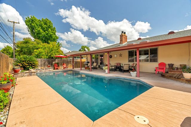 4831 Cameron Ranch Dr, Carmichael, CA 95608