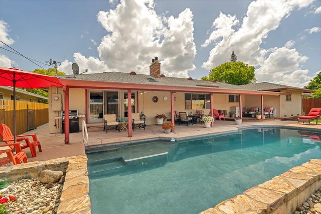 4831 Cameron Ranch Dr, Carmichael, CA 95608