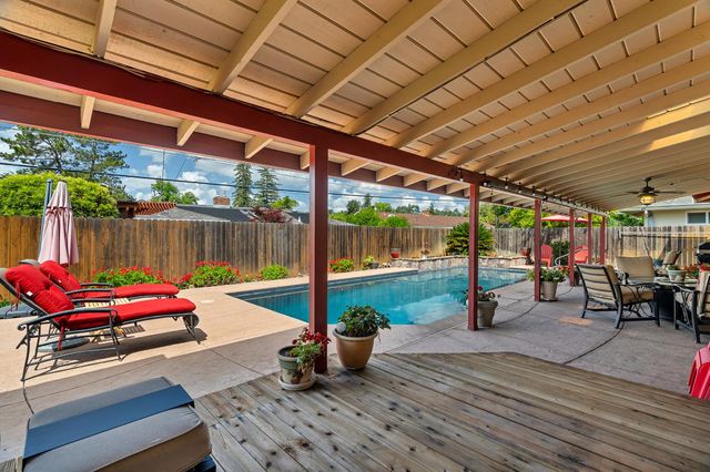 4831 Cameron Ranch Dr, Carmichael, CA 95608