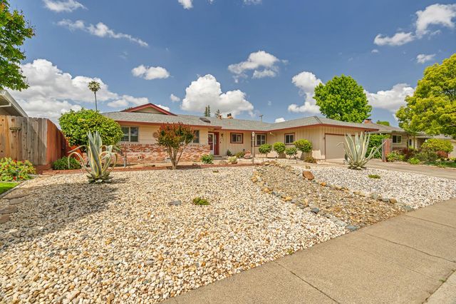 4831 Cameron Ranch Dr, Carmichael, CA 95608