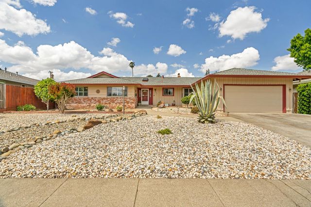 4831 Cameron Ranch Dr, Carmichael, CA 95608