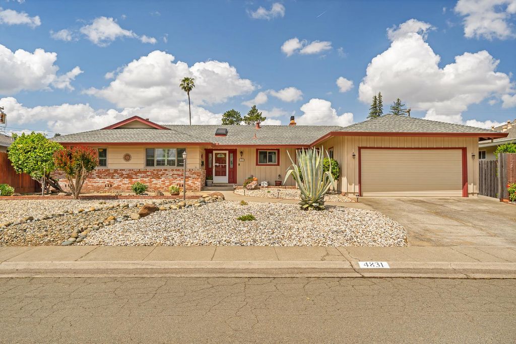 4831 Cameron Ranch Dr, Carmichael, CA 95608