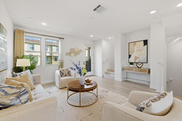 619 Cinnamon Circle, Mountain View, CA 94043