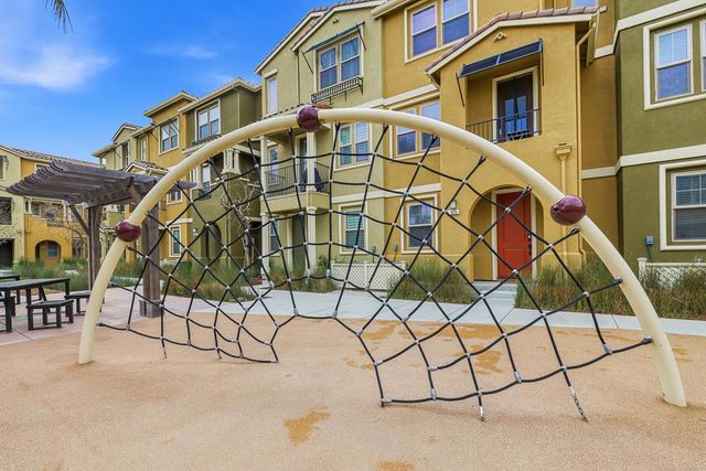 619 Cinnamon Circle, Mountain View, CA 94043