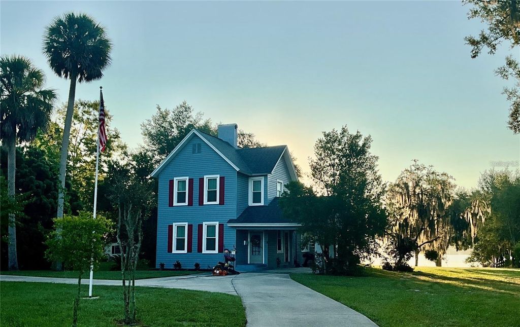 Image 1 of property listing at 243 S CENTRAL AVENUE, Umatilla, FL 32784