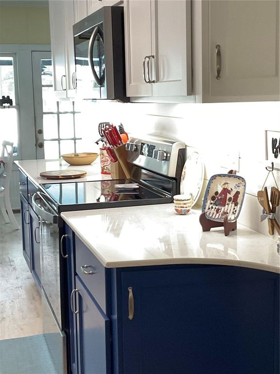 Image 11 of property listing at 243 S CENTRAL AVENUE, Umatilla, FL 32784