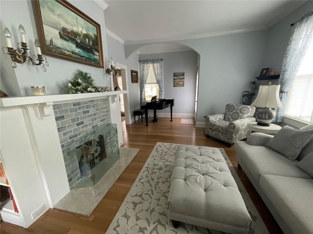 Image 12 of property listing at 243 S CENTRAL AVENUE, Umatilla, FL 32784