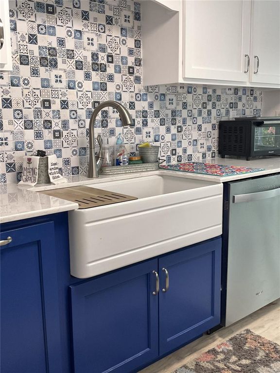 Image 15 of property listing at 243 S CENTRAL AVENUE, Umatilla, FL 32784