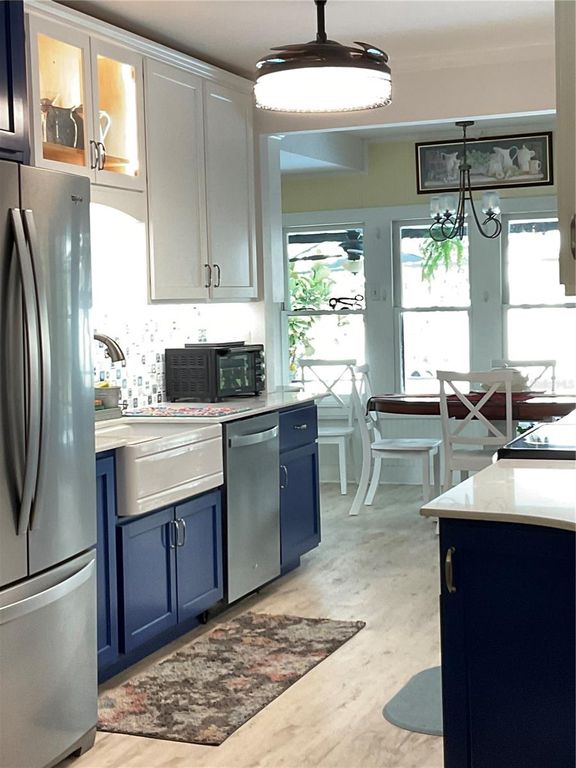 Image 16 of property listing at 243 S CENTRAL AVENUE, Umatilla, FL 32784