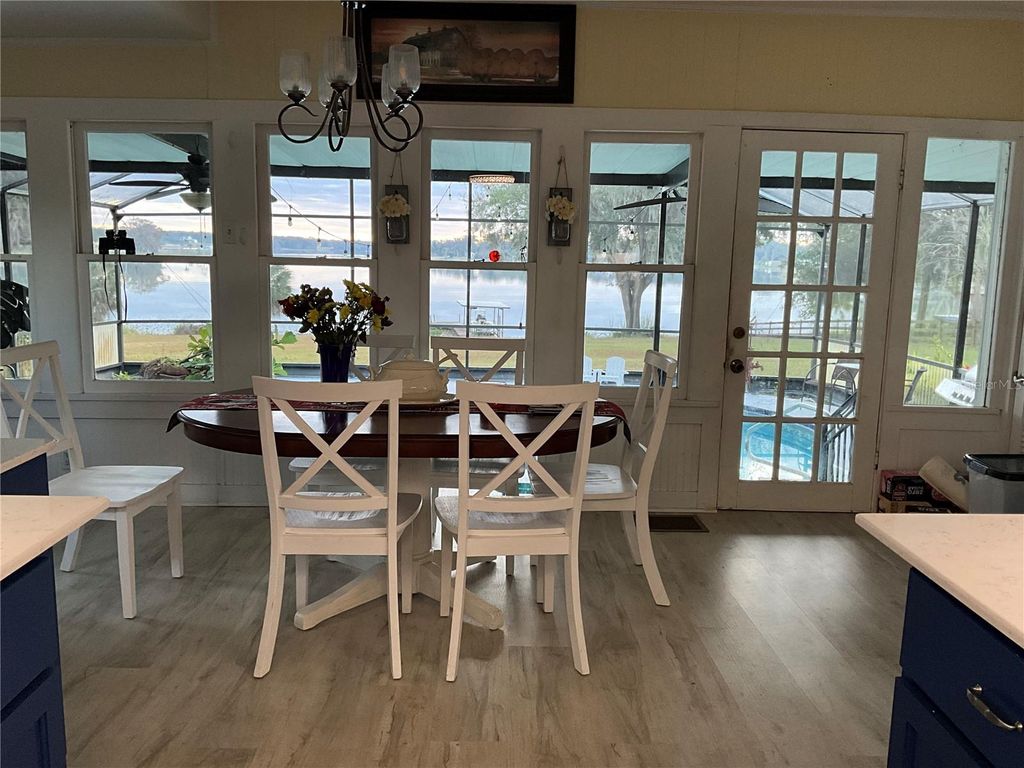 Image 17 of property listing at 243 S CENTRAL AVENUE, Umatilla, FL 32784