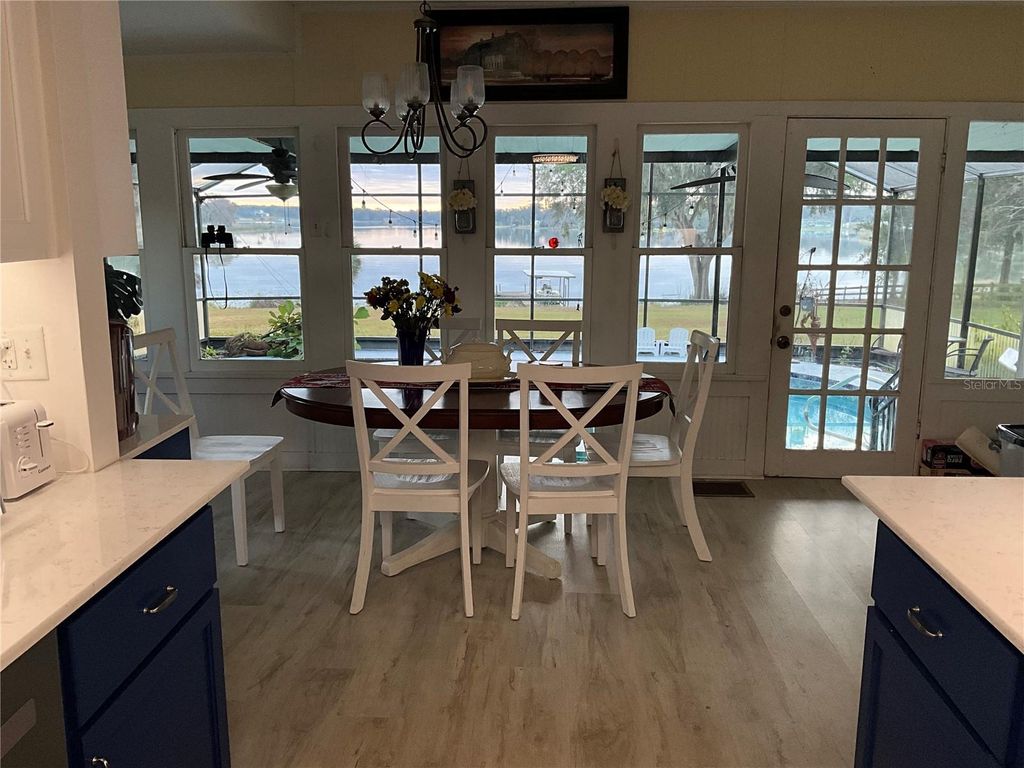 Image 21 of property listing at 243 S CENTRAL AVENUE, Umatilla, FL 32784