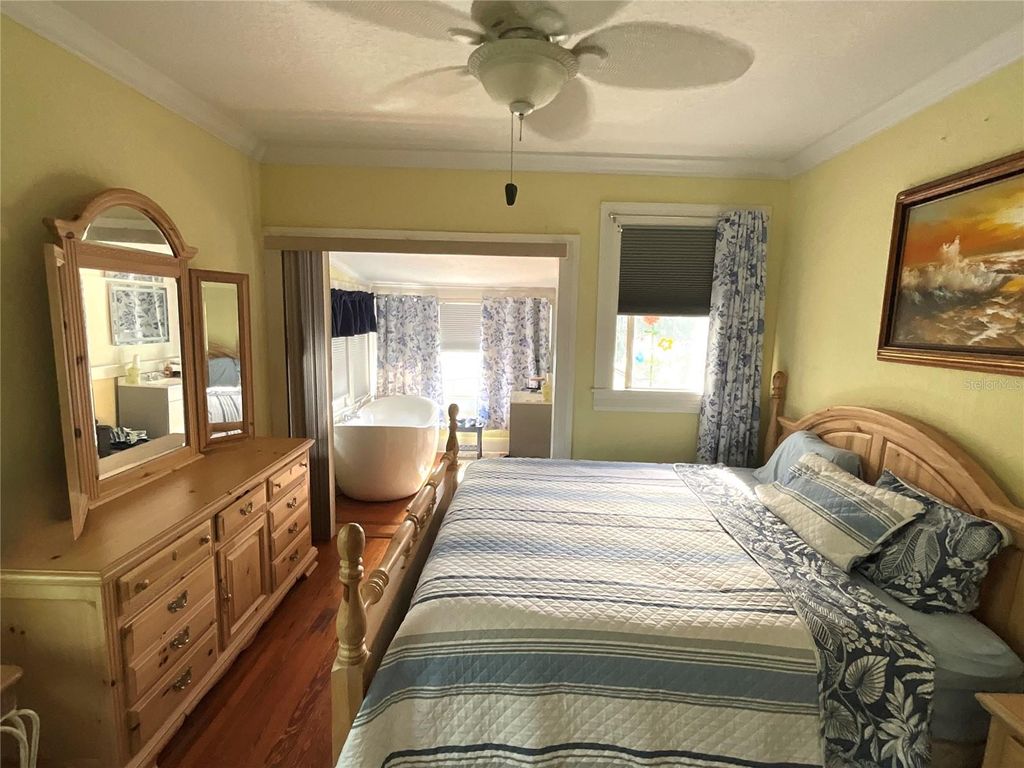 Image 22 of property listing at 243 S CENTRAL AVENUE, Umatilla, FL 32784