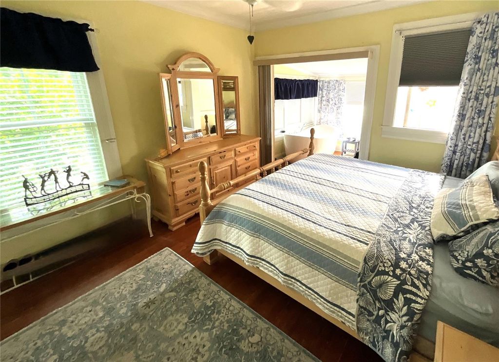 Image 23 of property listing at 243 S CENTRAL AVENUE, Umatilla, FL 32784