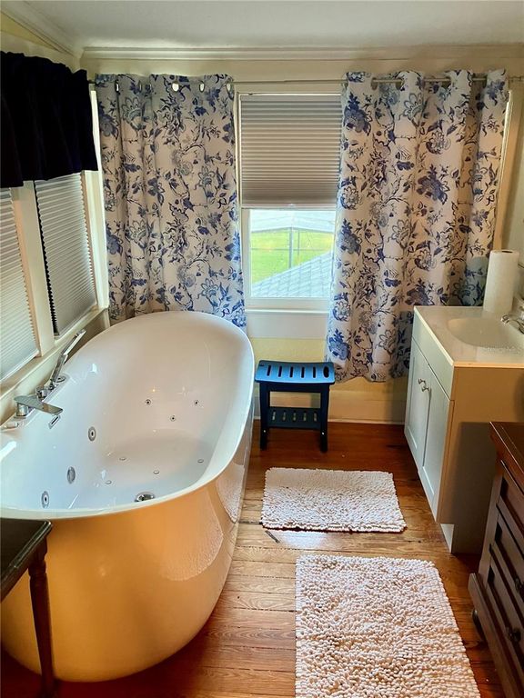 Image 24 of property listing at 243 S CENTRAL AVENUE, Umatilla, FL 32784