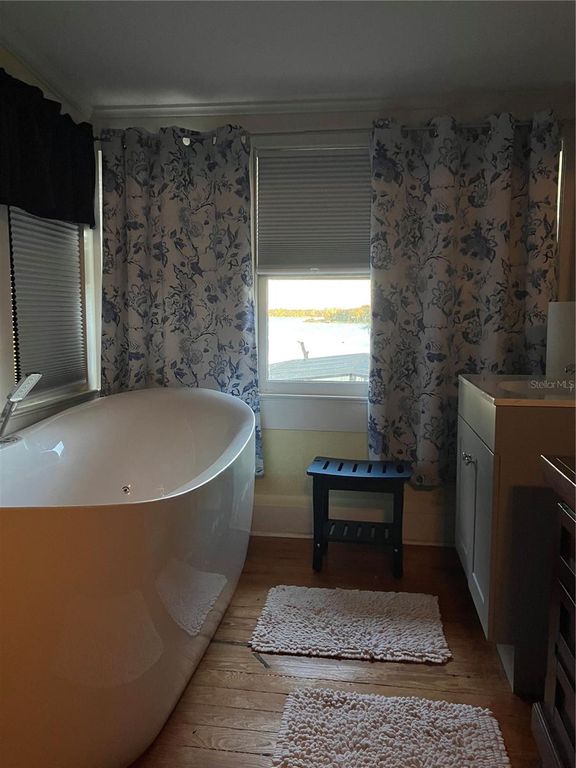 Image 25 of property listing at 243 S CENTRAL AVENUE, Umatilla, FL 32784