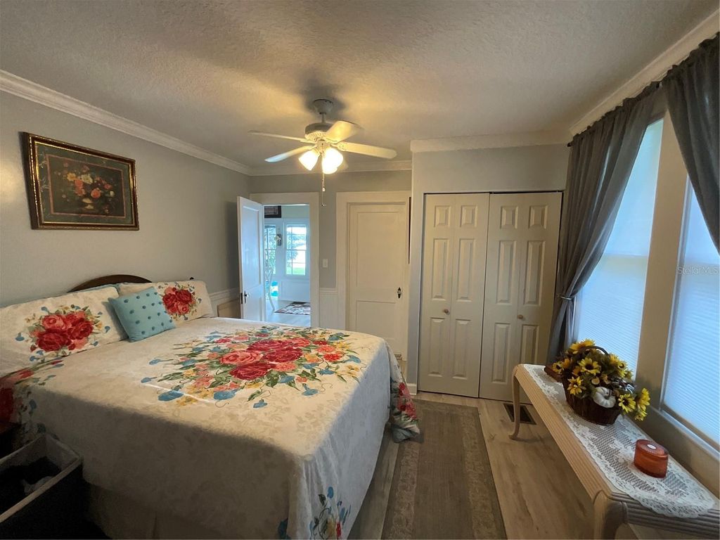 Image 28 of property listing at 243 S CENTRAL AVENUE, Umatilla, FL 32784