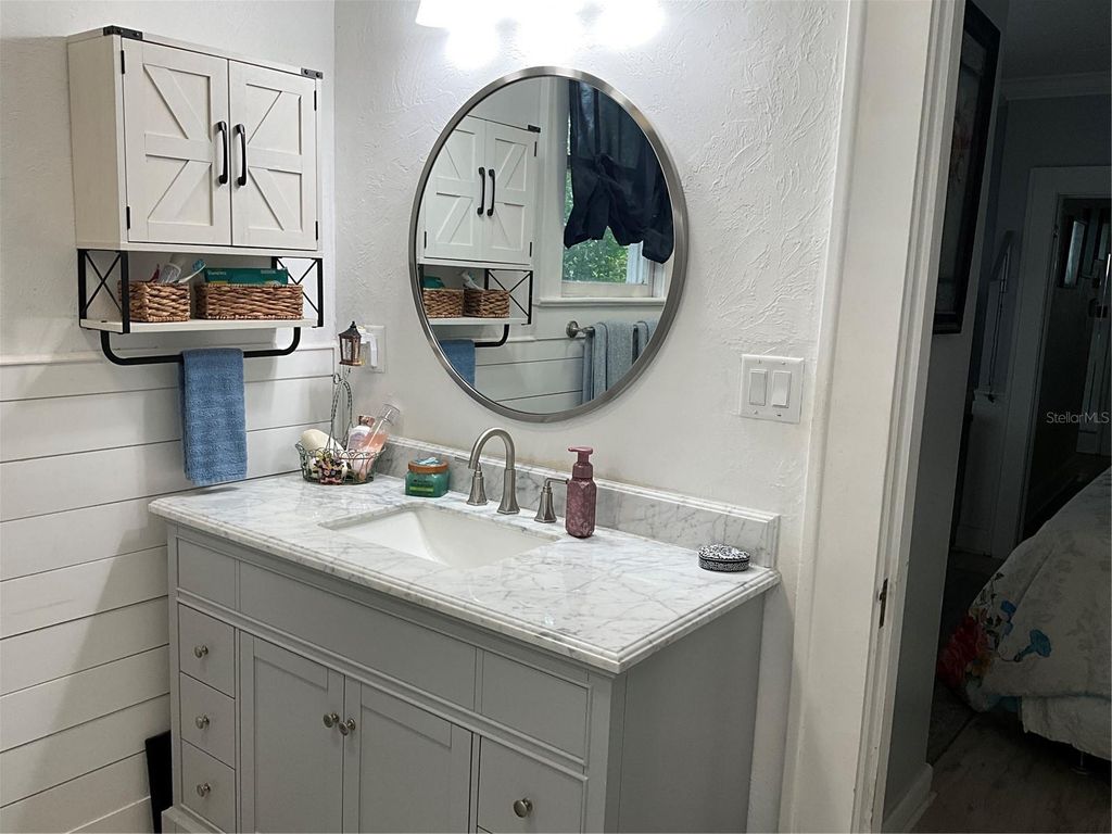 Image 30 of property listing at 243 S CENTRAL AVENUE, Umatilla, FL 32784